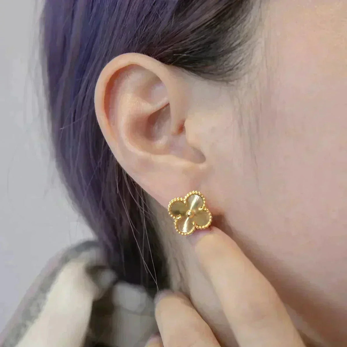 VCA CLOVER MEDIUM 1 MOTIFS LASER EARRINGS