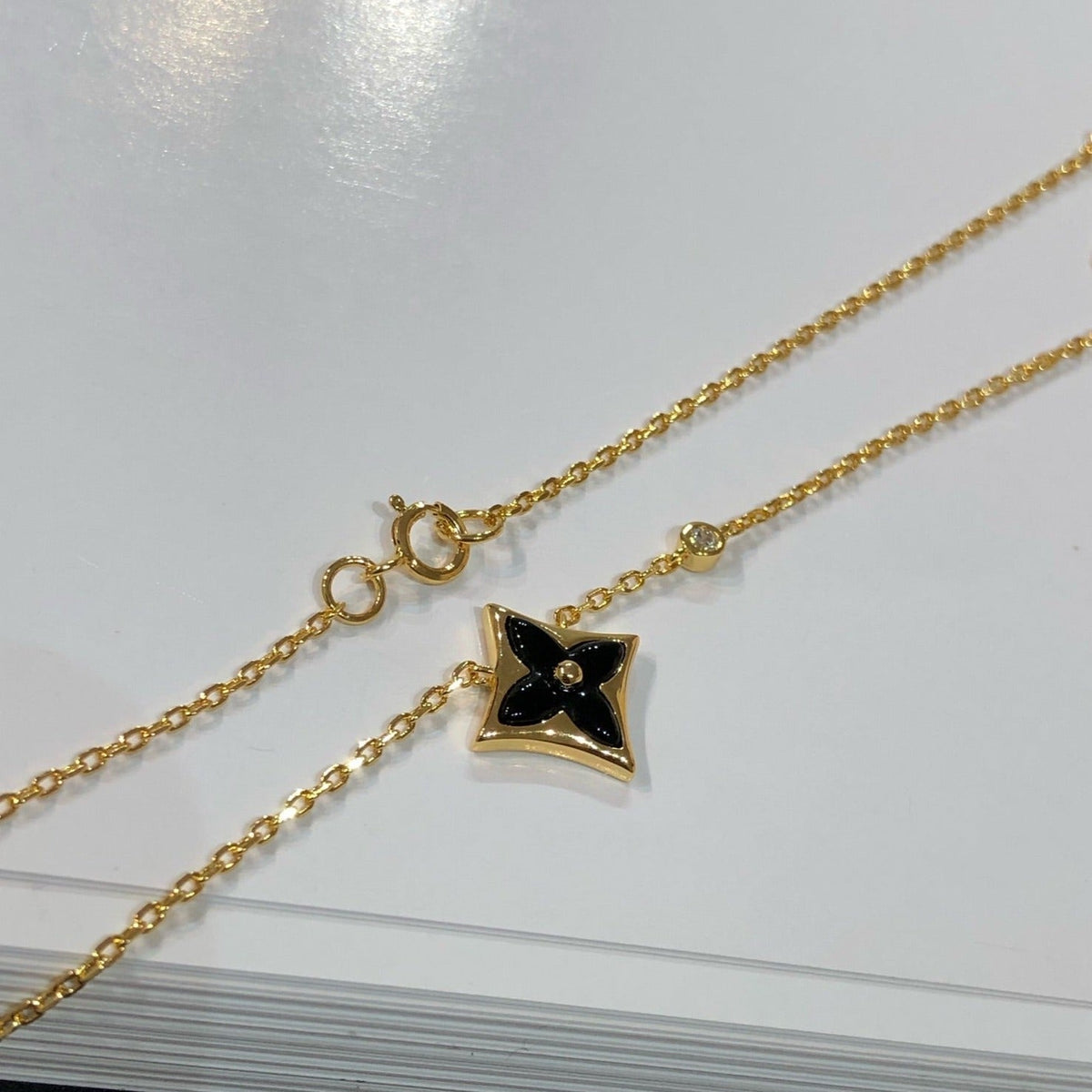 LOUIS VUITTON STAR BLACK MOP NECKLACE