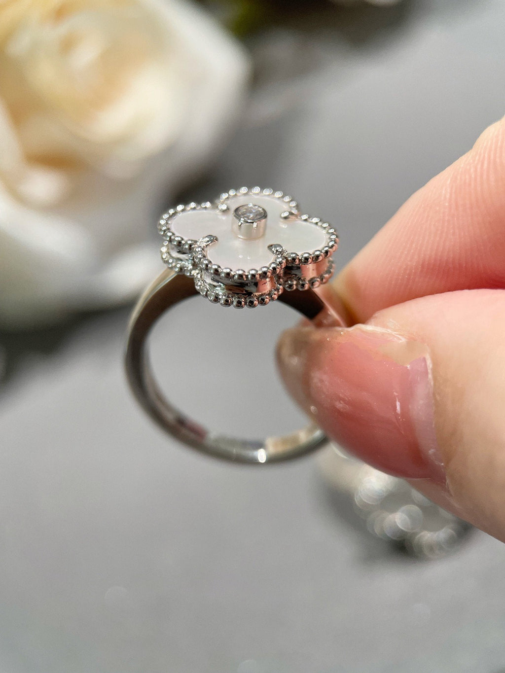 VCA CLOVER SILVER MOP DIAMOND RING