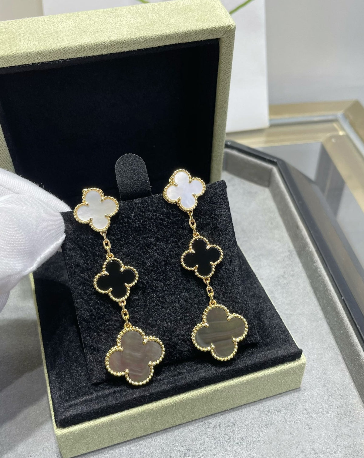 VCA CLOVER 3 MOTIF MOP ONYX DARK MOP PINK GOLD EARRINGS